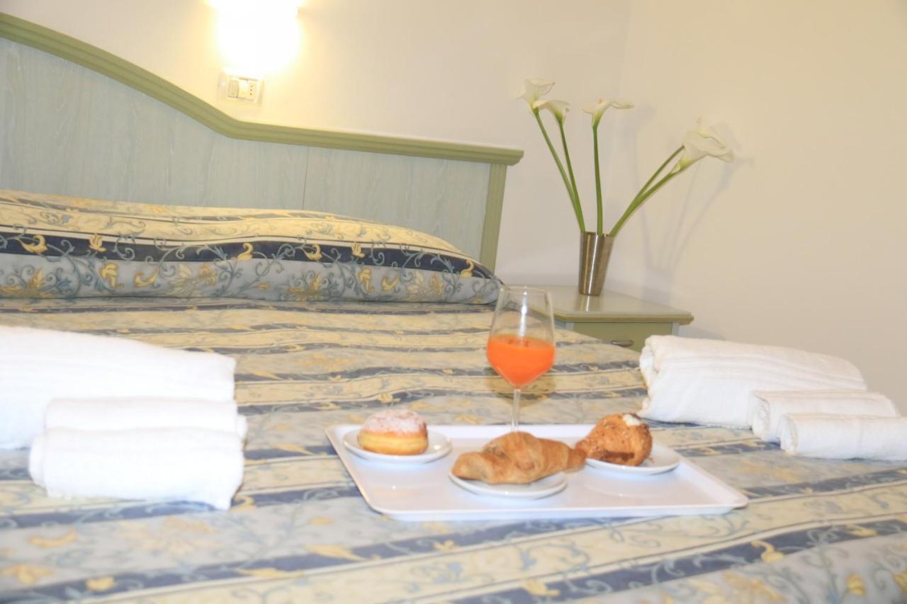 Hotel Ginevra E Residence Каттолика Экстерьер фото