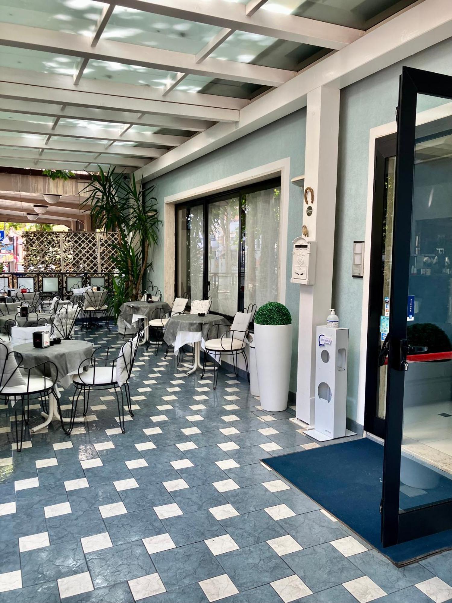 Hotel Ginevra E Residence Каттолика Экстерьер фото