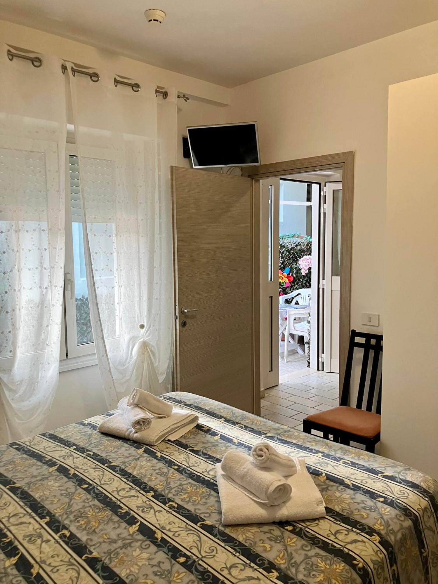 Hotel Ginevra E Residence Каттолика Экстерьер фото